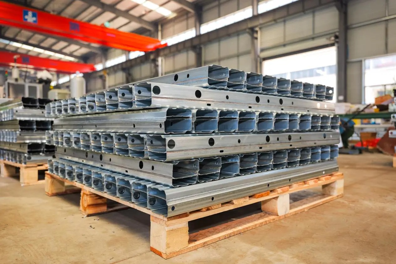 Paano Pumili ng Tamang Automotive Structural Parts Roll Forming Line?